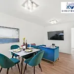 Three Bedroom Beautiful & Comfy Acton Gem Apartment By Direct2Hosts With King Beds & Free Parking!
