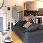 Trendy 2Bd Flat In West Hampstead