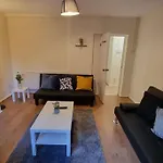 2 Bedroom Apartment In Kennington London
