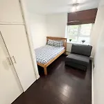 Large Apt Close To Central Ldn