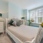 Wembley Luxury Residence- Opulence House