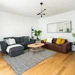Elegant 2Bd Duplex With Outdoor Patio/Glass Canopy