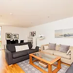The Jasper Walk Escape - Charming 2Bdr Flat With Balcony
