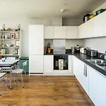 Shiny & Comfy Stay With Underground Links Nearby!