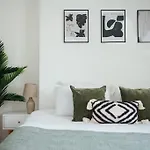 Charming 2 Bedroom Flat In The Heart Of Kings Cross, London