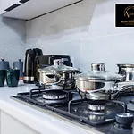 2 Bedroom House By Av Stays Short Lets Croydon With Free Wi-Fi