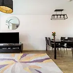 Luxury Riverview Greenwich 2Bed Apt- Sleep 6 Guests-5Min From 02 Arena- Playstation 4 Provided