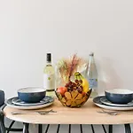 Chapel Market, Studio In Angel- Sleeps Upto 3