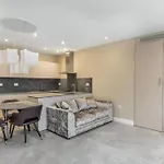 Modern&Luxurios 1 Bed Apartment-Prime Location.