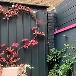Pass The Keys Serene Hideaway In West London