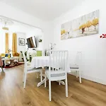 Your Chic 3Br Home Comfort And Style In London