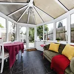 Your Chic 3Br Home Comfort And Style In London