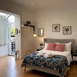 Cute&Cozy Studio Apt In Barons Court