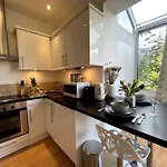 Cute&Cozy Studio Apt In Barons Court