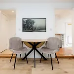 Well-Positioned Studio Flat