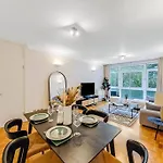 Unique 2 Bed 2 Bath Victorian Flat Regents Park