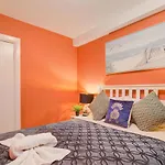 Hyde Park Private Family Apartment