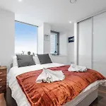 Cozy One Bedroom Flat 20 Mins Central London Bp142
