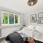 Luxury 1 Bed Flat South Woodford With Parking - Minutes Walk To Central Line Zone 4
