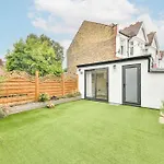 Spacious Family Home With Garden