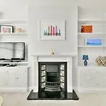 Spacious Family Home With Garden