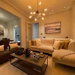 Quintessential Town House Close To Central London