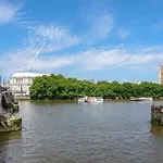 Westminster Large Apartment