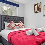 Serviced Ensuite Room Finsbury Park London N19