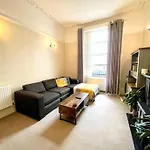 Entire 2 Bedrooms Flat In Victoria, Central London