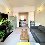 Entire 2 Bedrooms Flat In Victoria, Central London