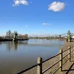 Charming Luxury 1 Bed Apartment