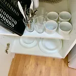 London Studio Apartments, Private Bathroom, Kitchenette, Parking, Np4