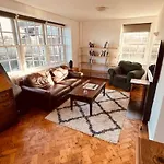 Traditional 3 Bed Flat In Highgate