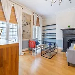 Private Flats In 17Th Century Townhouse, Trafalgar Square, Embankment, Waterloo