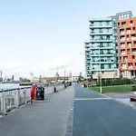 Pass The Keys Breathtaking 2 Bed 2 Bath Greenwich Riverside Flat