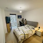 Private Room In Modern Flat In Great Location