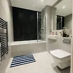 Private Room In Modern Flat In Great Location