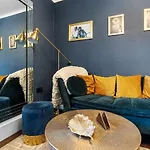 Parea Living - Brixton, Serviced Apartment, Remote Working