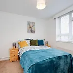 Lovely 3Bed Split Level Flat With Outside Space