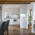 Luxury Artistic 2 Bedroom W/Balcony-Great Location Central London