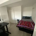 Luxury Artistic 2 Bedroom W/Balcony-Great Location Central London