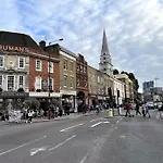 Luxury Artistic 2 Bedroom W/Balcony-Great Location Central London