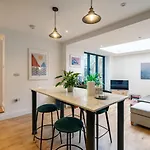 Beautiful Two Bed Abode In South West London