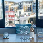 Luxurious Houseboat Near Canary Wharf In London
