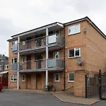 Cozy 2-Bedroom Flat In Battersea