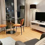 1 Bed 1 Bath Modern Zone 2 London