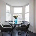 Elevated Elegance: 1Br 1Ba Flat In Wellmeadow Rd
