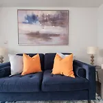 Elevated Elegance: 1Br 1Ba Flat In Wellmeadow Rd