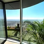 Stylish 1-Bedroom Apt With Stunning London Views