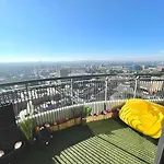 Stylish 1-Bedroom Apt With Stunning London Views